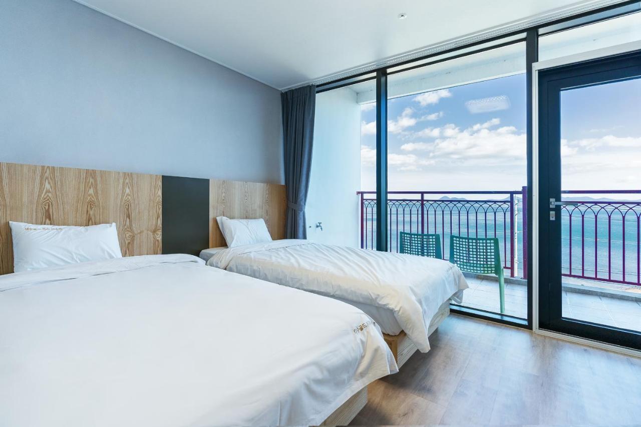 Gold Beach Resort Yeosu Extérieur photo