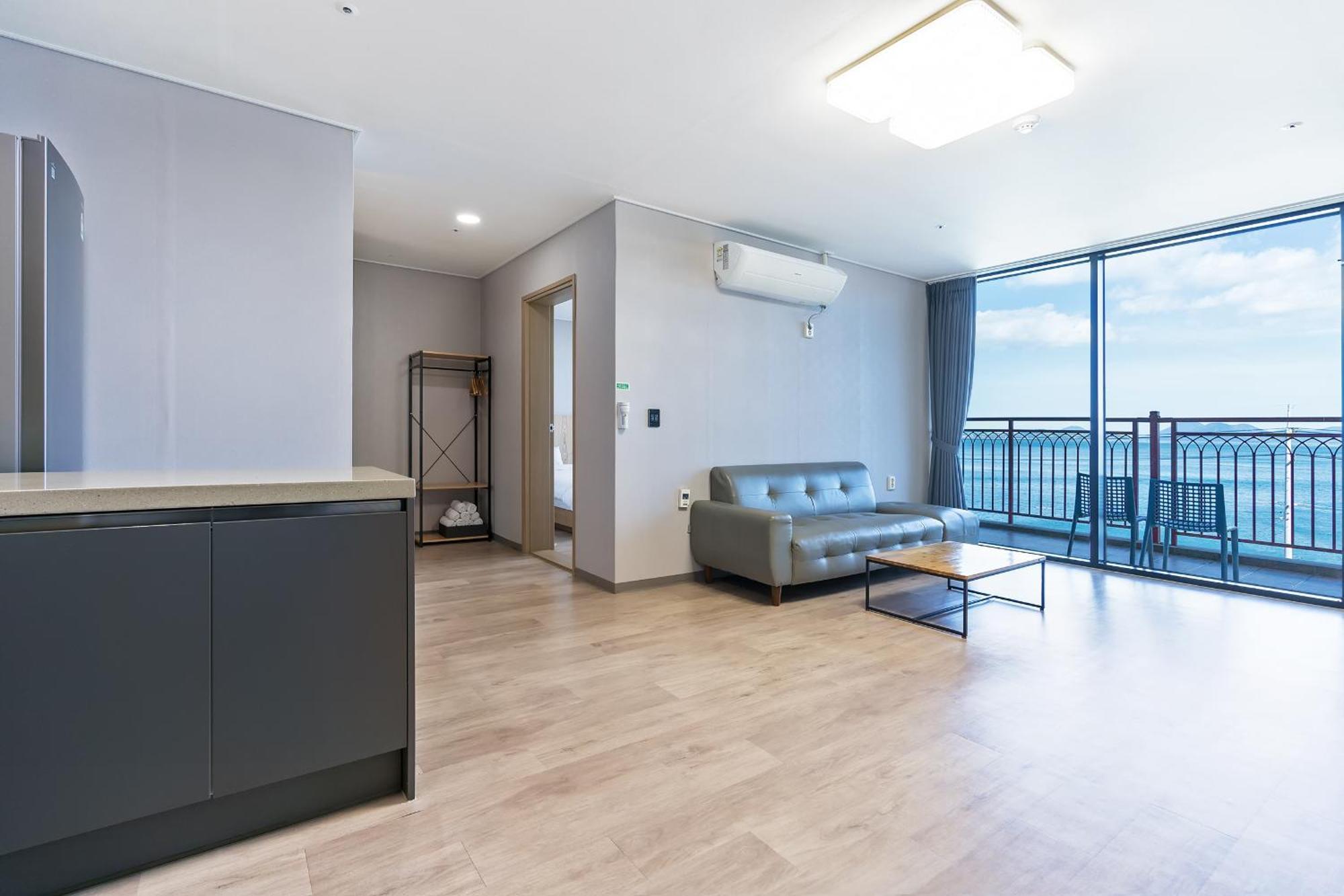 Gold Beach Resort Yeosu Extérieur photo