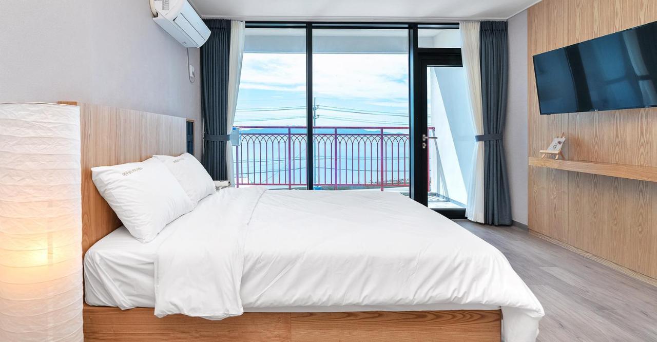 Gold Beach Resort Yeosu Extérieur photo