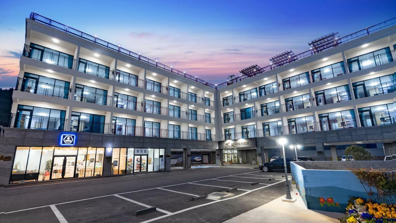 Gold Beach Resort Yeosu Extérieur photo