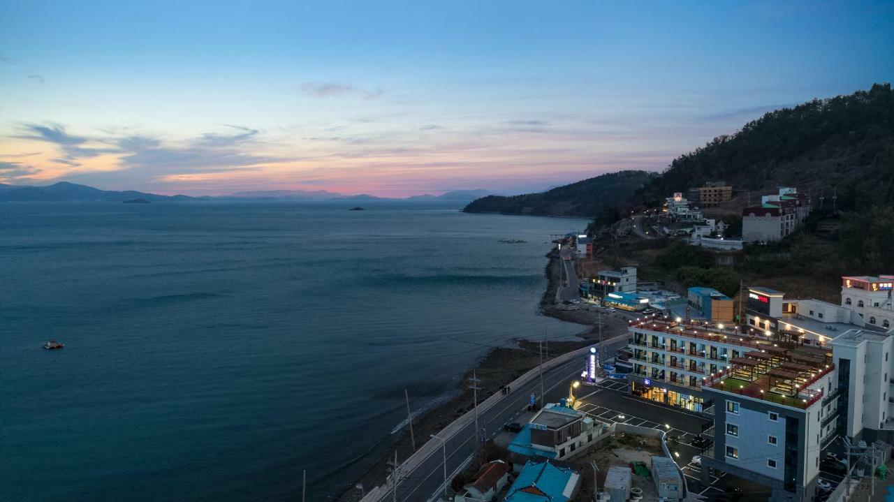 Gold Beach Resort Yeosu Extérieur photo